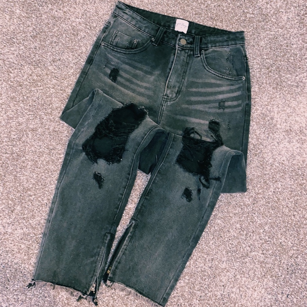 BLACK RIPPED MOM JEAN - Picture 2 of 6
